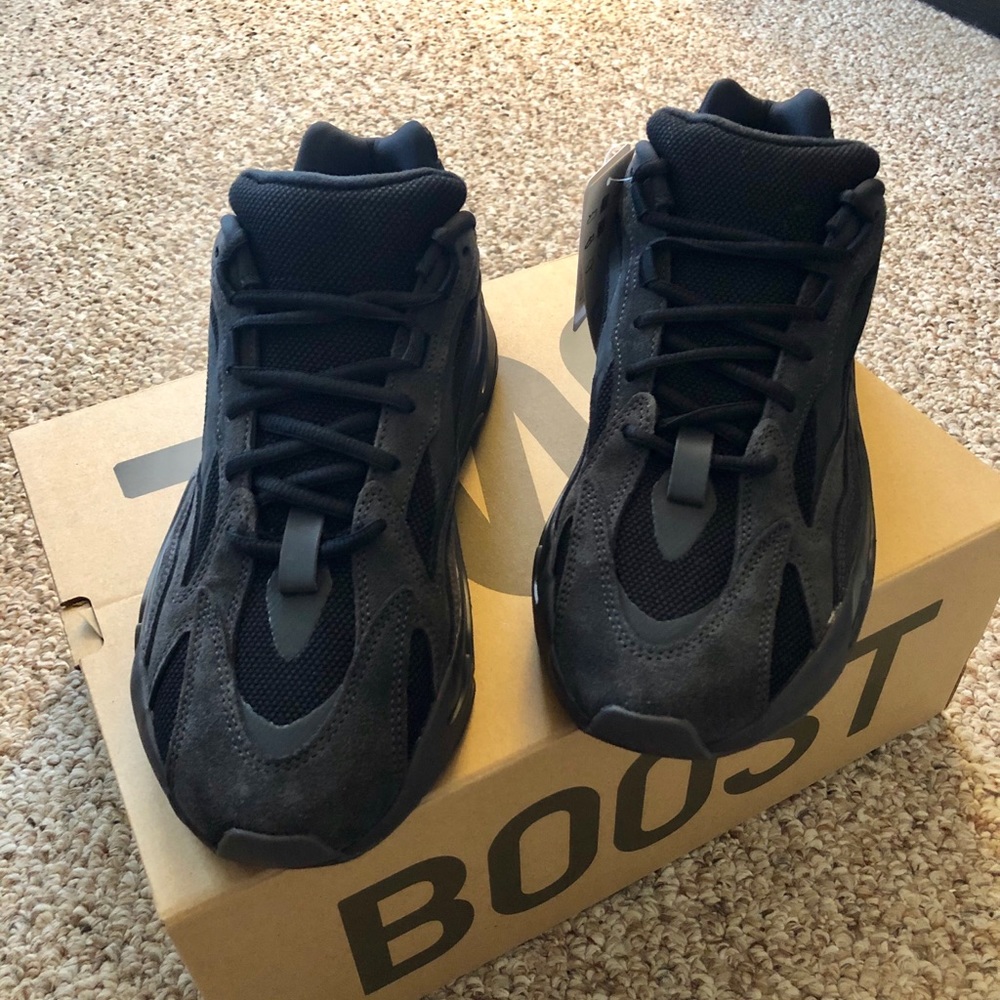 Yeezy Boost 700 V2 - Picture 7 of 8